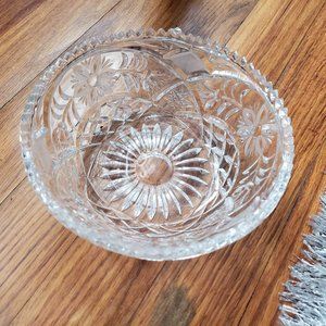 Sawtooth clear glass candy dish with daisies
